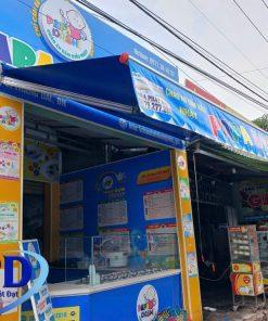 Mái hiên che hiệu thuốc